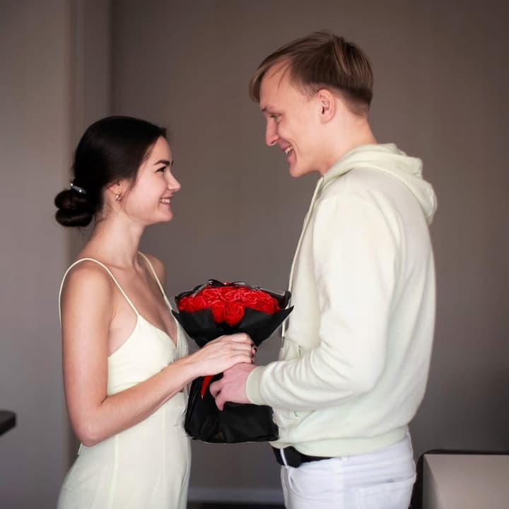 BUKIET RÓŻ RÓŻE SZTUCZNE JAK ŻYWE PREZENT PIĘKNE MYDLANE PREZENT
