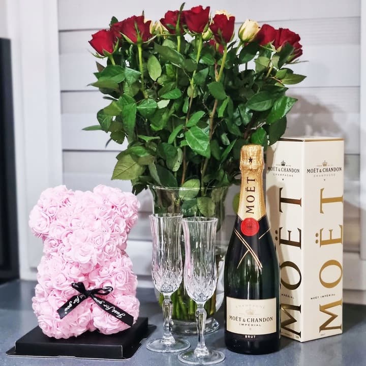 MIŚ Z RÓŻ 30 CM ROSE BEAR Z PŁATKÓW RÓŻ KOKARDA PUDEŁKO NA PREZENT+20LED