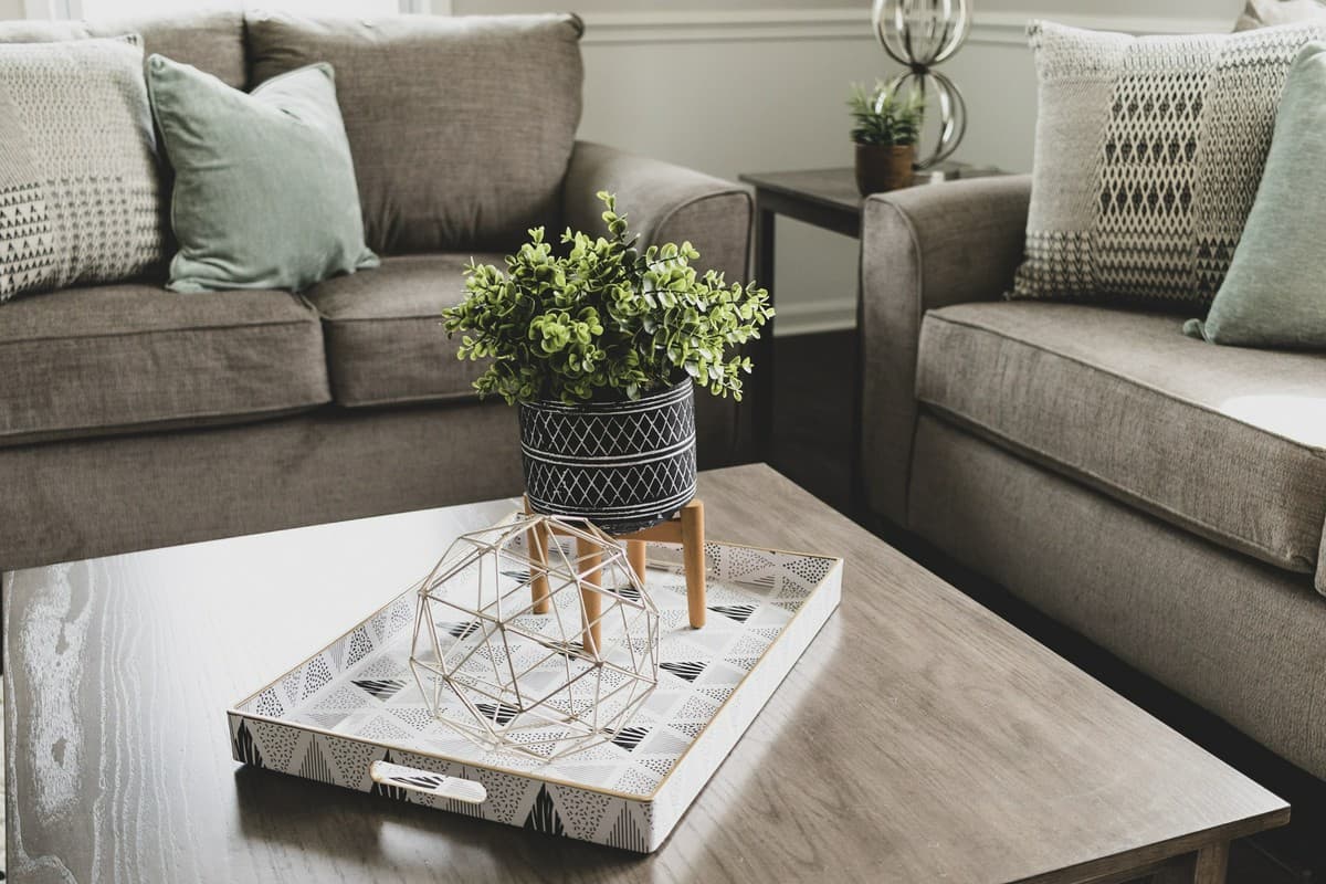 Jak wybrać idealny zestaw stolików kawowych do nowoczesnego wnętrza?